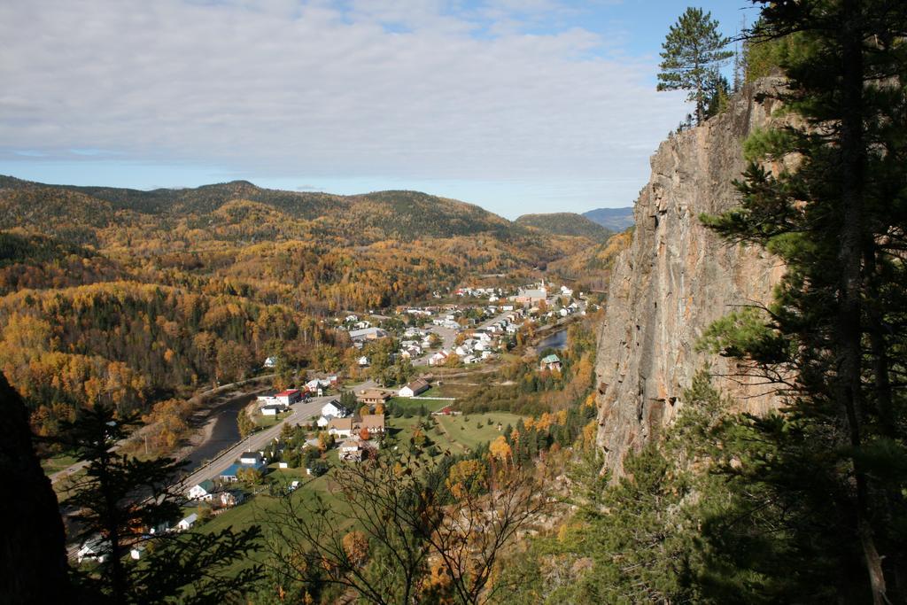 Vila Riviere Petit Saguenay Exteriér fotografie